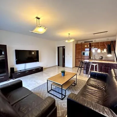 Apartment Krawiecka 3 - City Center - 7 People - Private Parking